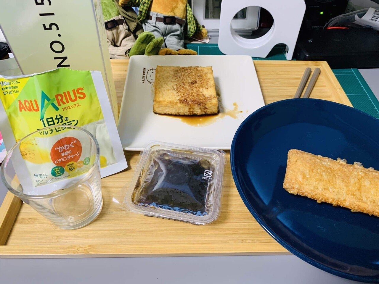 ガンギマリな感じ 暑いですね 帰宅して水浴びてアクエリアス黄色いの1リットル作ってこれからエアコン効いた部屋 で飲む 目標は夫が帰る頃に飲み終わる前くらい エアコン消した部屋は36度で まだ32度なんだけ ちぃ Note