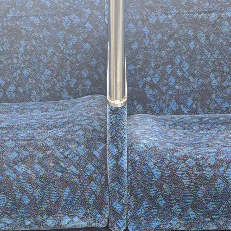 電車内のレイアウトのデザイン③ - ちょい乗りシート +｜デザイン思考 