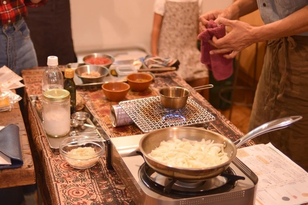スパイスを学びに 菜食印度カレーいなほ屋 さんのワークショップに参加しました くらしアトリエ 地域と暮らしの発信 Note