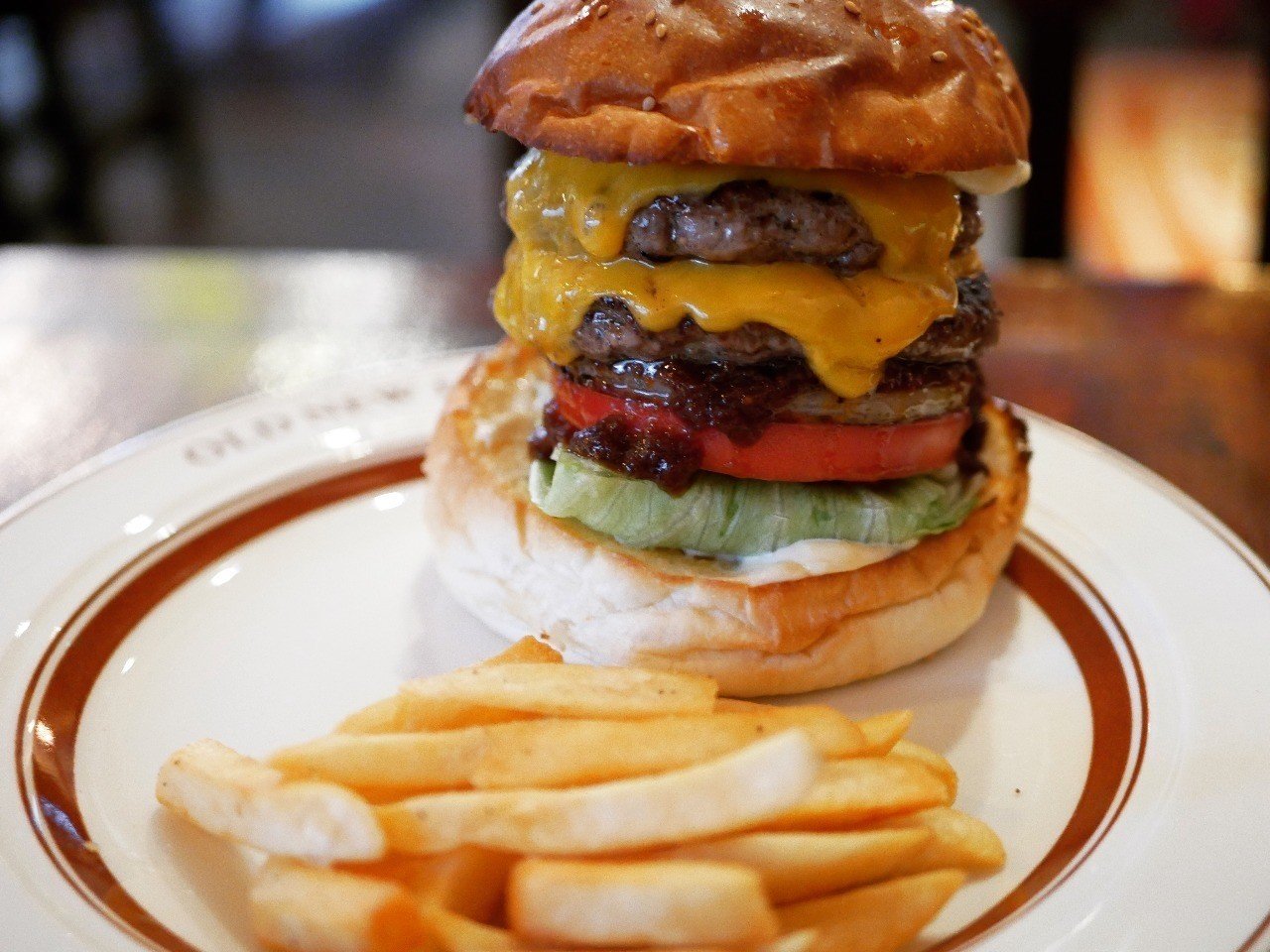 181015 立川に都内屈指の名バーガーあり。 これはもはや本家超えてない