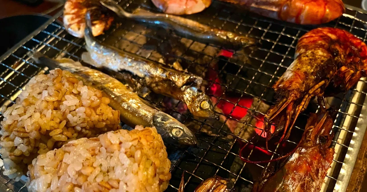 煎餅缶火鉢-エビ、ししゃも、焼きおにぎり、ソーセージ-｜NAKADA Shugo