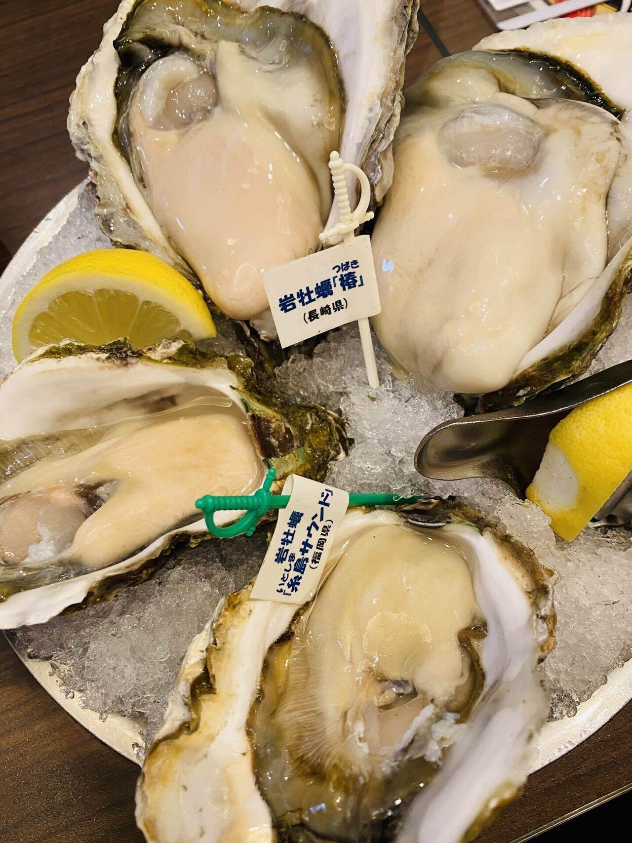 驚きのサイズの岩牡蠣”椿” 魚介に王道のミュスカデ｜るもわ脛(すね)