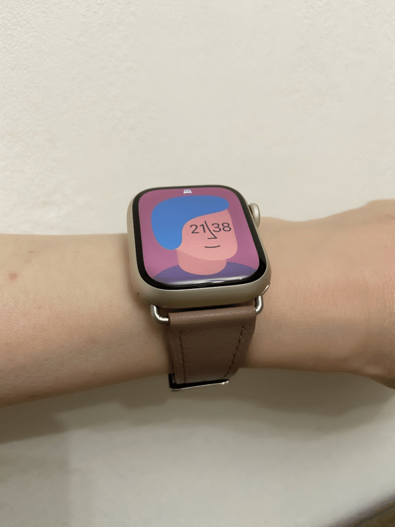 Apple Watch 7 スターライトに合わせてベルトを集める|Mitchi-san