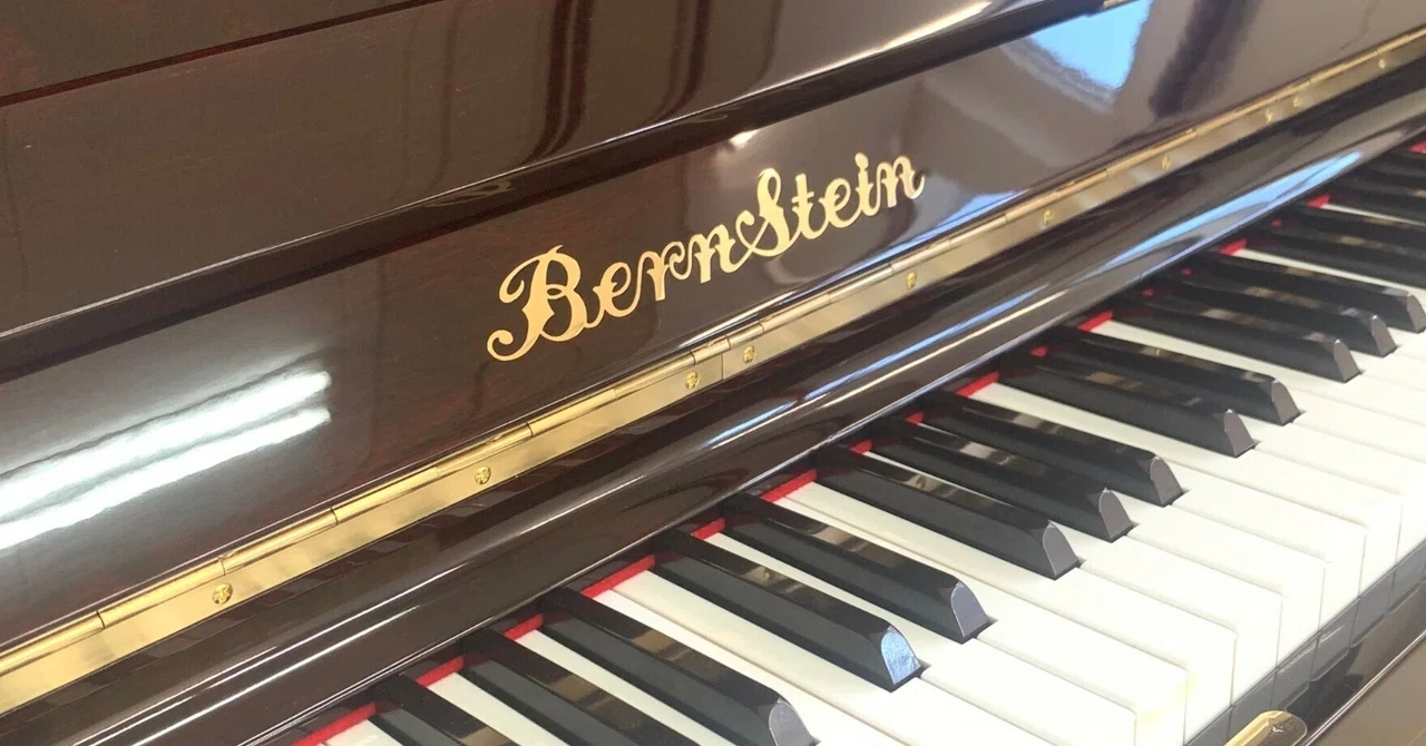 職人が修復した木目ピアノ【バーンスタイン 127B】|piano craftsman's 職人が修復した木目ピアノ【バーンスタイン 127B】|piano craftsman's