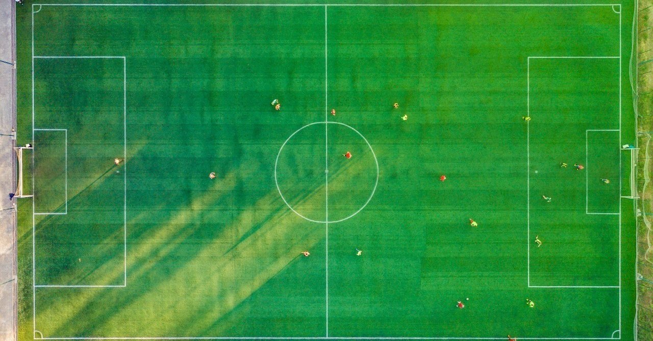 ポジショナルプレーvsストーミング 論争に林舞輝が挑む 欧州サッカーの最新概念を 言語化 する Footballista Note
