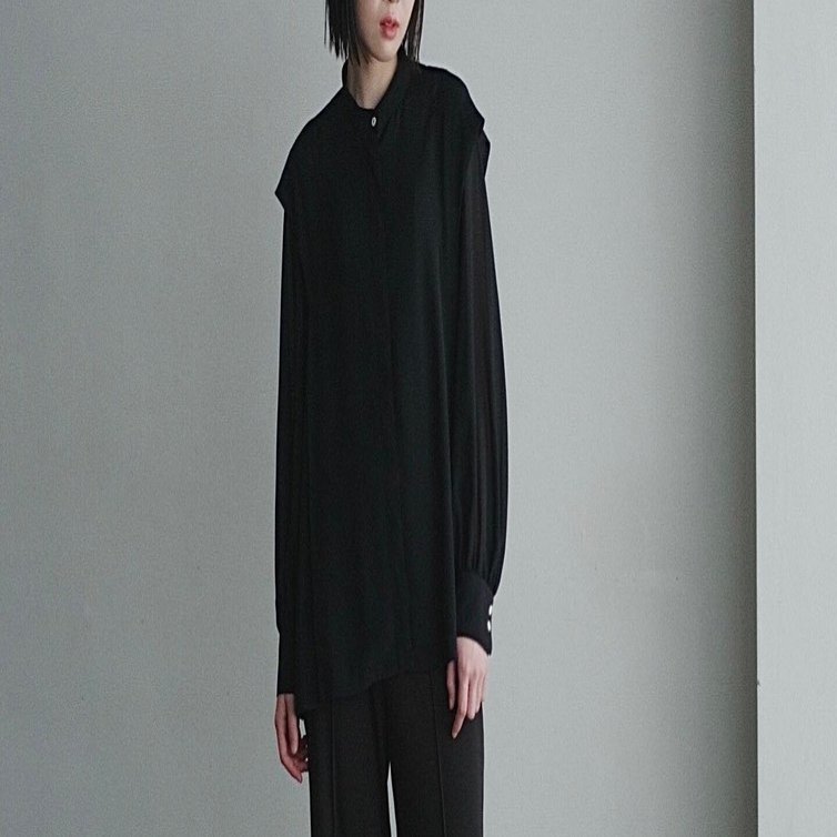 今週の販売情報】sheer stand collar blouse / ロゴTシャツ /high neck