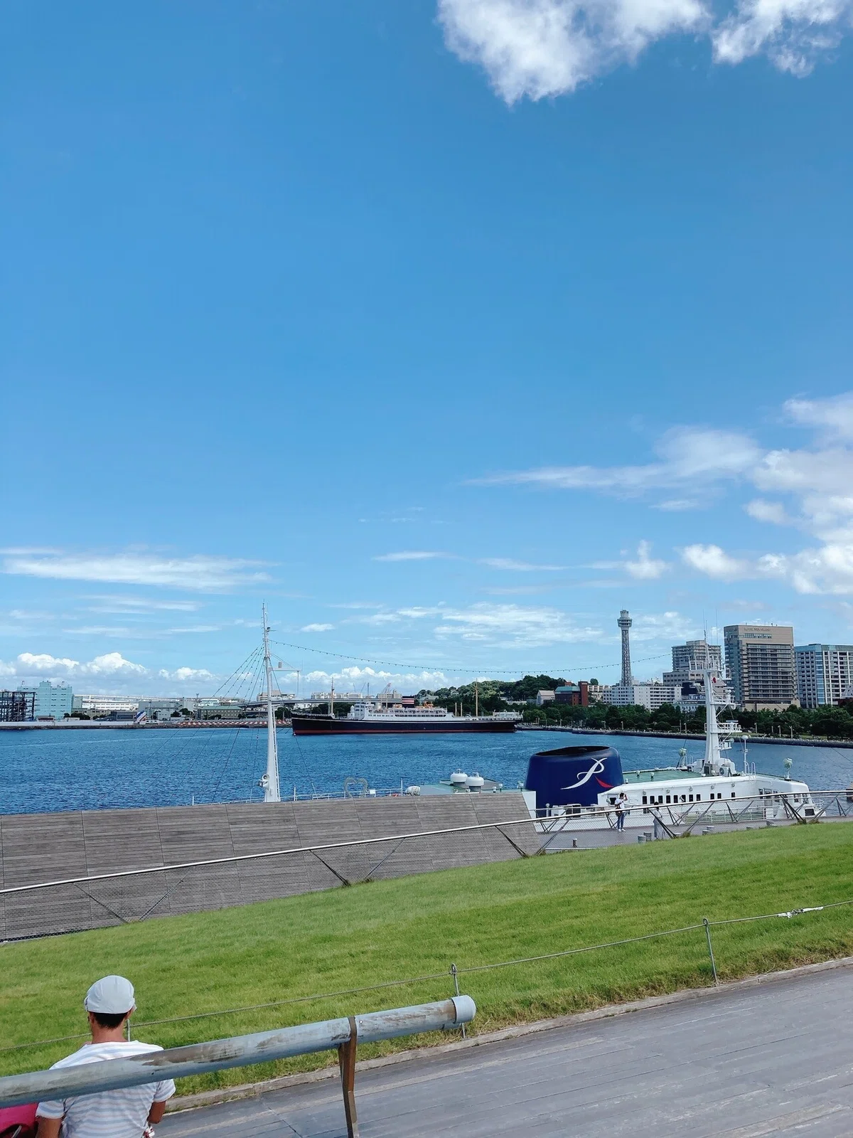 船とタワー