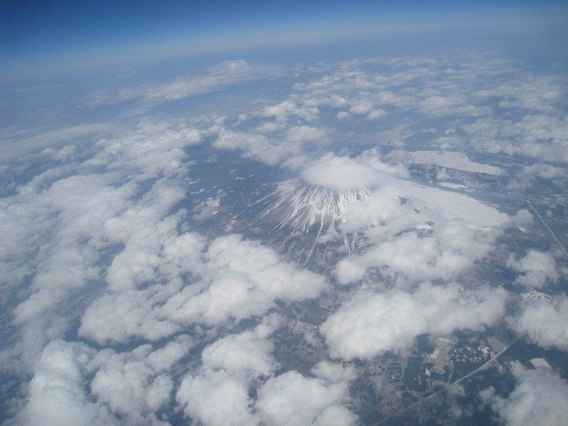 富士山の写真です。ジェットスター成田発関空行き便より。2014年2月2日