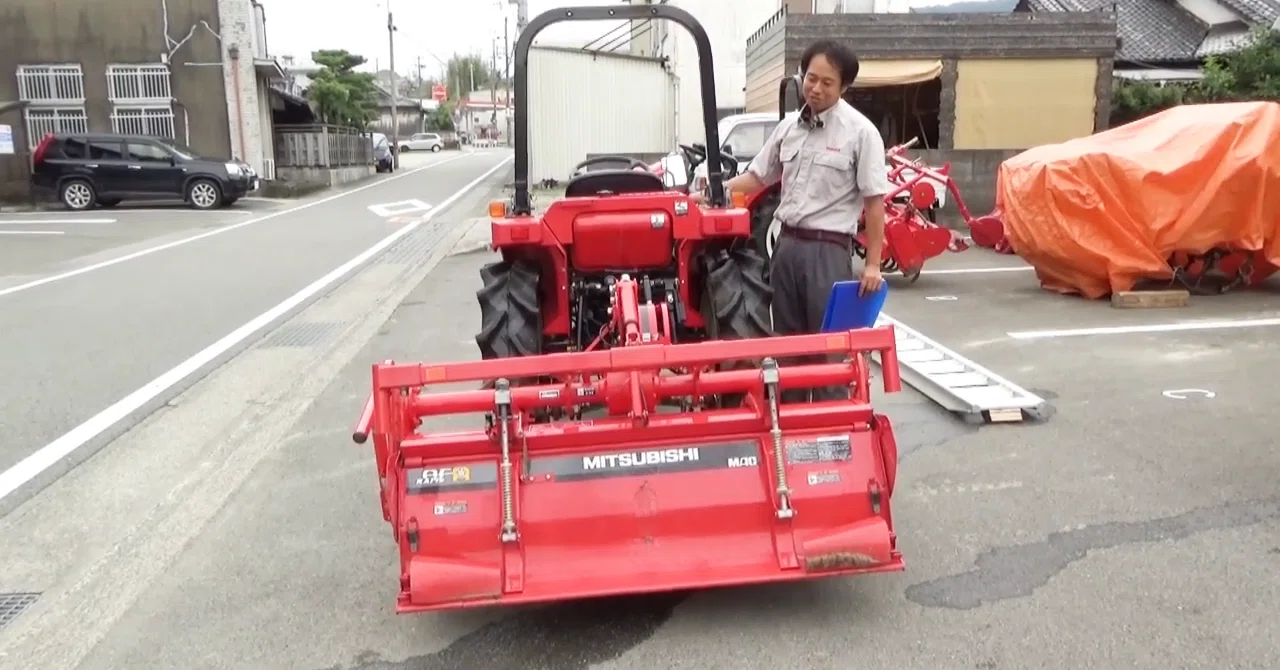 代掻きロータリー用の水平機です。20〜30馬力のトラクターで使えます。 トラクター】トラクターの自動水平機能をご紹介｜井上寅雄農園 / 井上