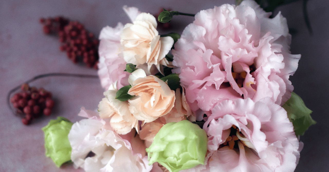 スプレー咲きのトルコ桔梗を切り分けて作る お花屋さんみたいなミニブーケ 暮らしの花研究家 Bloomingjoy Note スプレー咲きのトルコ桔梗を切り分けて作る お花屋さんみたいなミニブーケ 暮らしの花研究家 Bloomingjoy Note