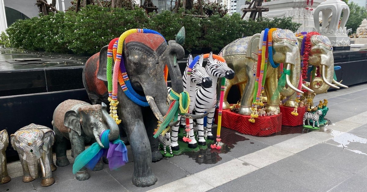 青銅製象の彫刻 金色装飾付き像運気が上がるタイタイ製品ガネーシャ金運