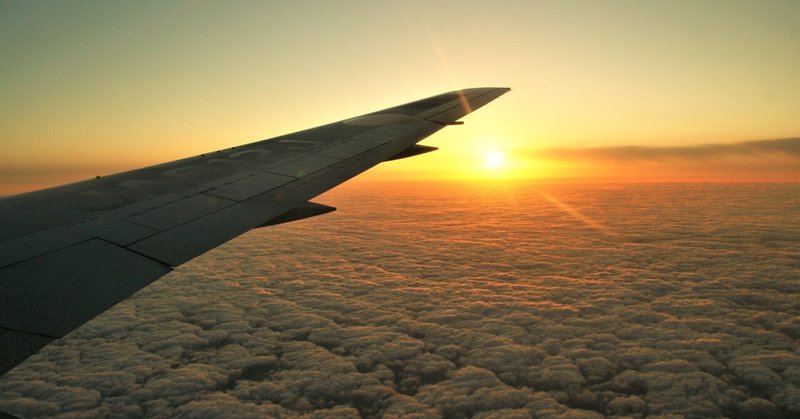 輝かしい夜明け ☆ 日本に帰る飛行機より臨む