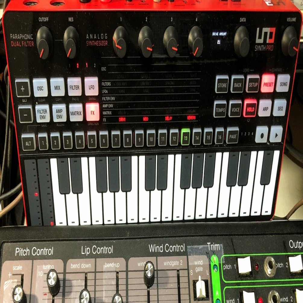 IK Multimedia UNO Synth　※注意点あり IK Multimedia UNO Synth※注意点あり