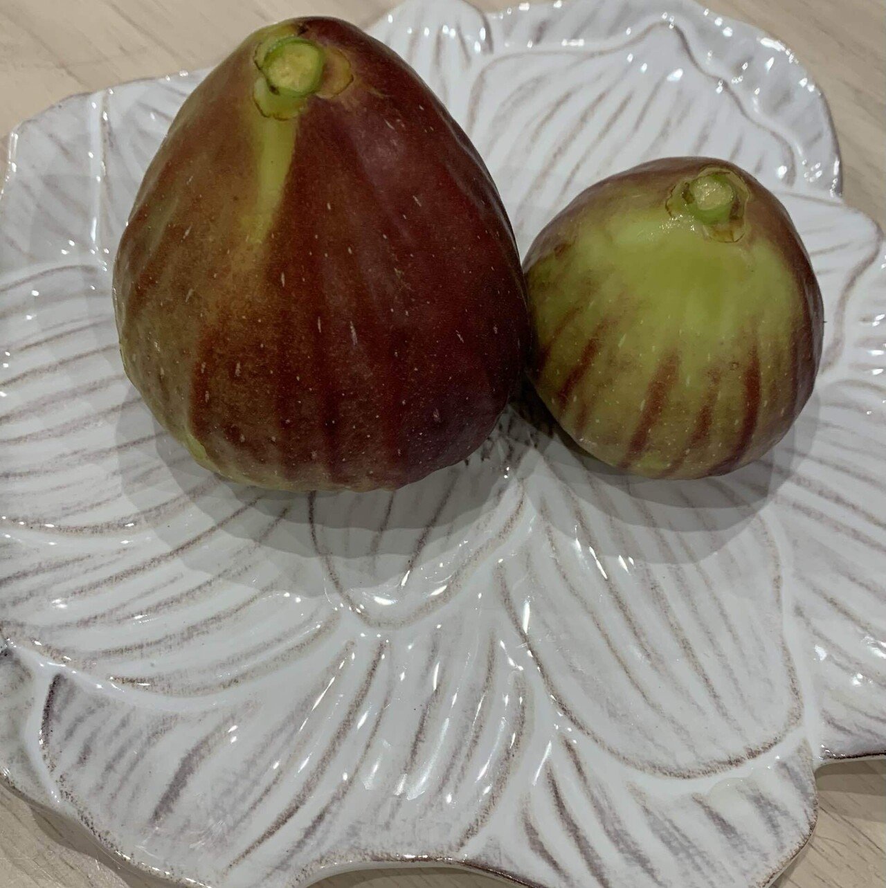 犬の散歩してたらありがたいことに色んなものを頂く いちじくってどうやって皮むくの 笑 Google先生に聞いてみよ Riyon Note