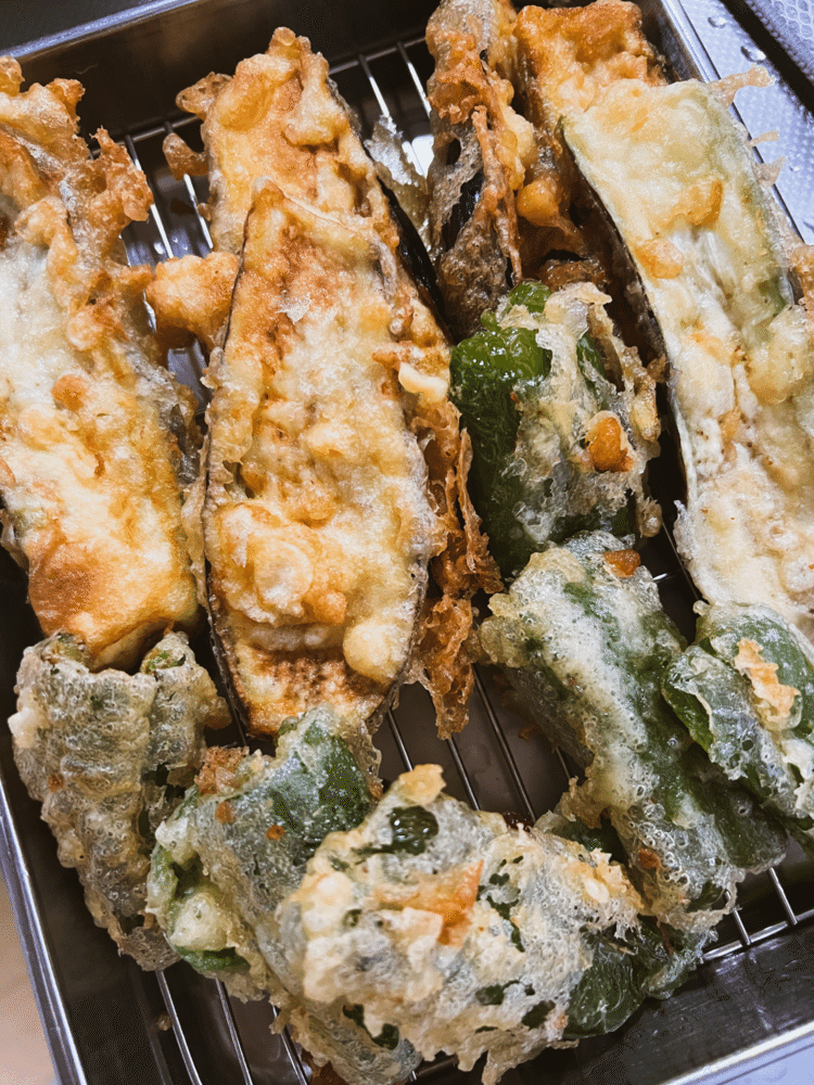 天ぷら揚げました。今日は、サクサク。多分冷たい炭酸と冷たい卵冷たい野菜、冷たいオンパレード。天ぷらって美味しいよね、片付け大変さだけど。