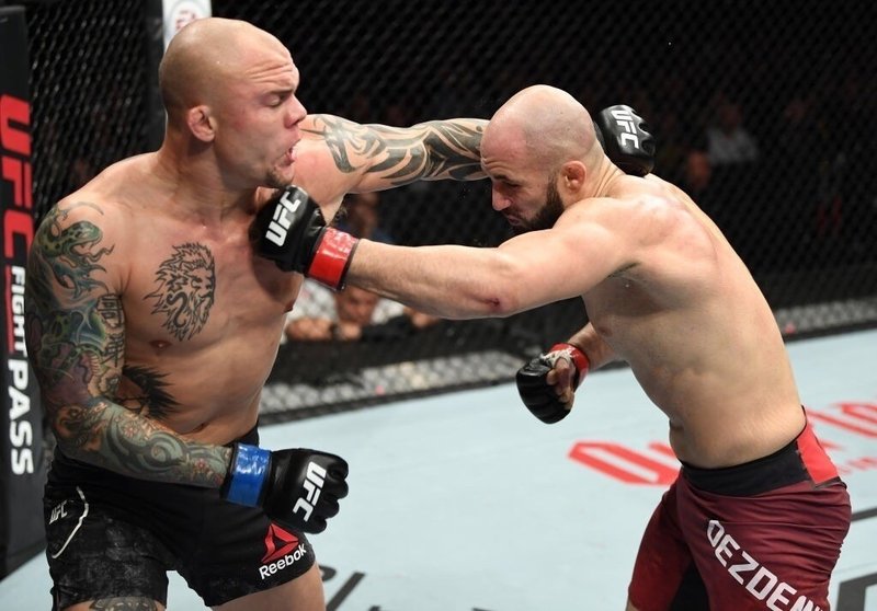 Ufc 新星アンソニー スミスがライトヘビー級2位のヴォルカン オズデミアに一本勝ち 体重超過のマイケル ジョンソンはロボフ に完勝 10 27 Ufcファイトナイト モンクトン ゴング格闘技 Note
