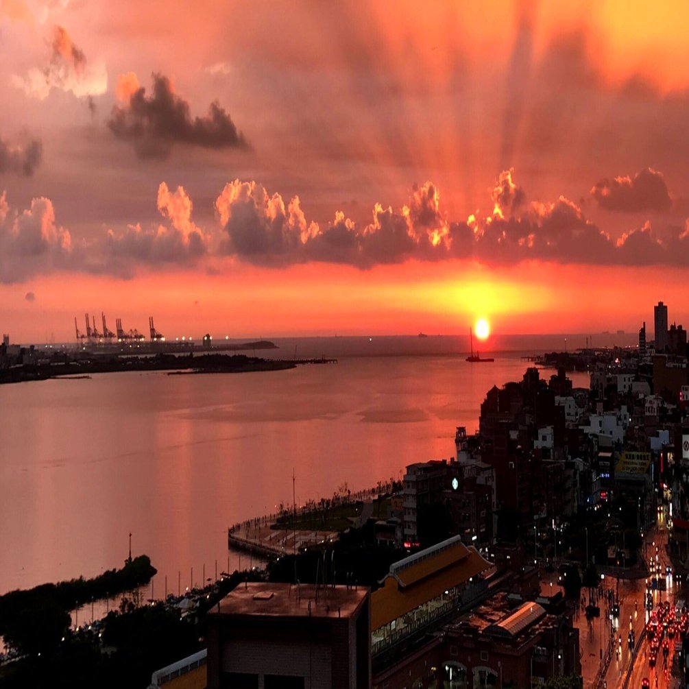 太陽と音楽の光が差す街 岩澤侑生子 俳優 ほんのひととき Note