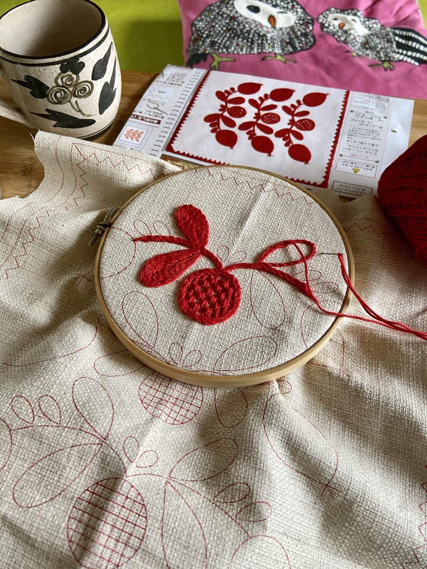 フェリシモの刺繍キット - トランシルヴァニア｜つくるひと あなぐま｜note