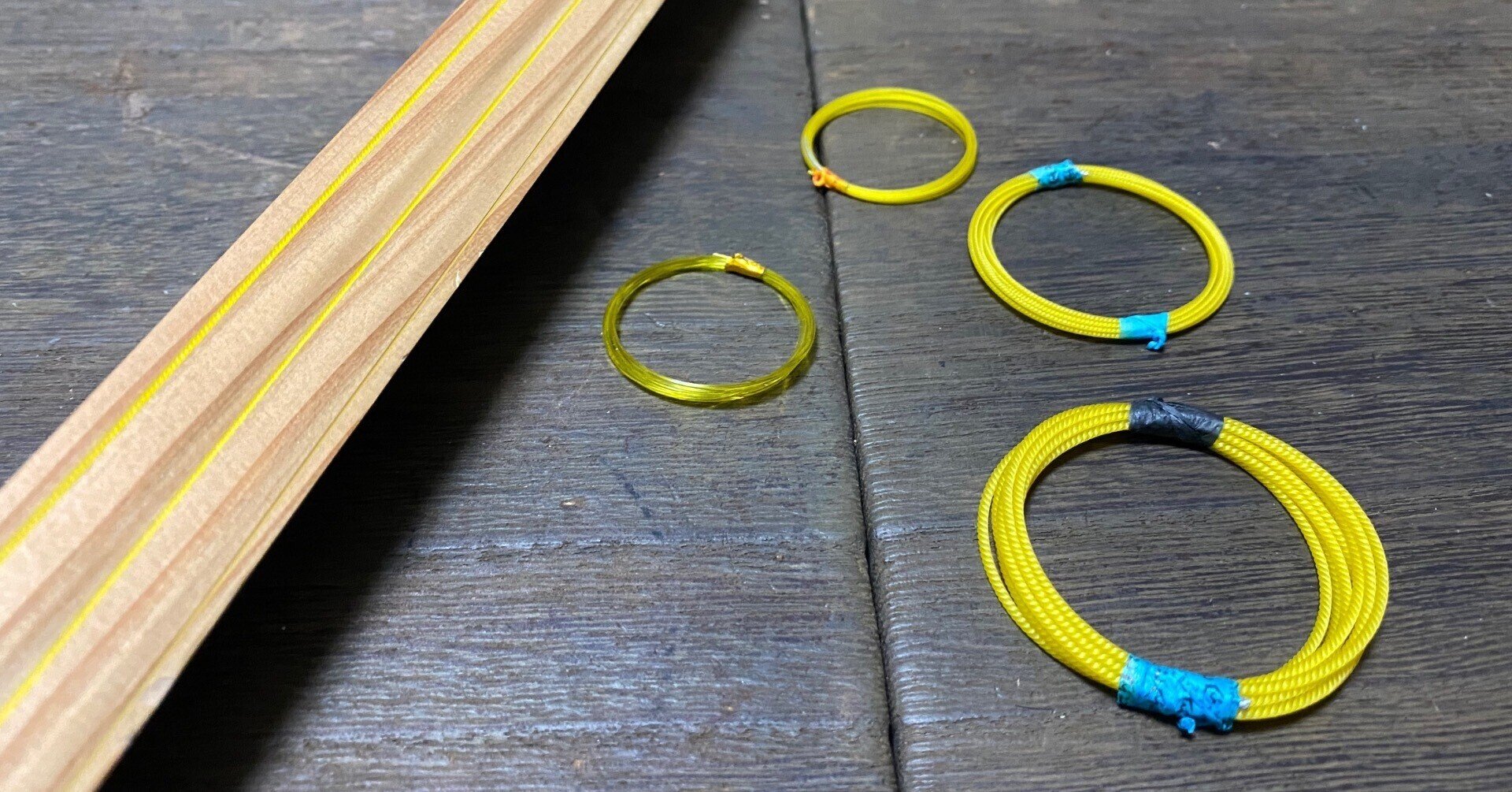 ゴッタン (箱三味線) の弦は何を使うのか?|夕茶@ゴッタン (箱三味線) ゴッタン (箱三味線) の弦は何を使うのか?|夕茶@ゴッタン (箱三味線)