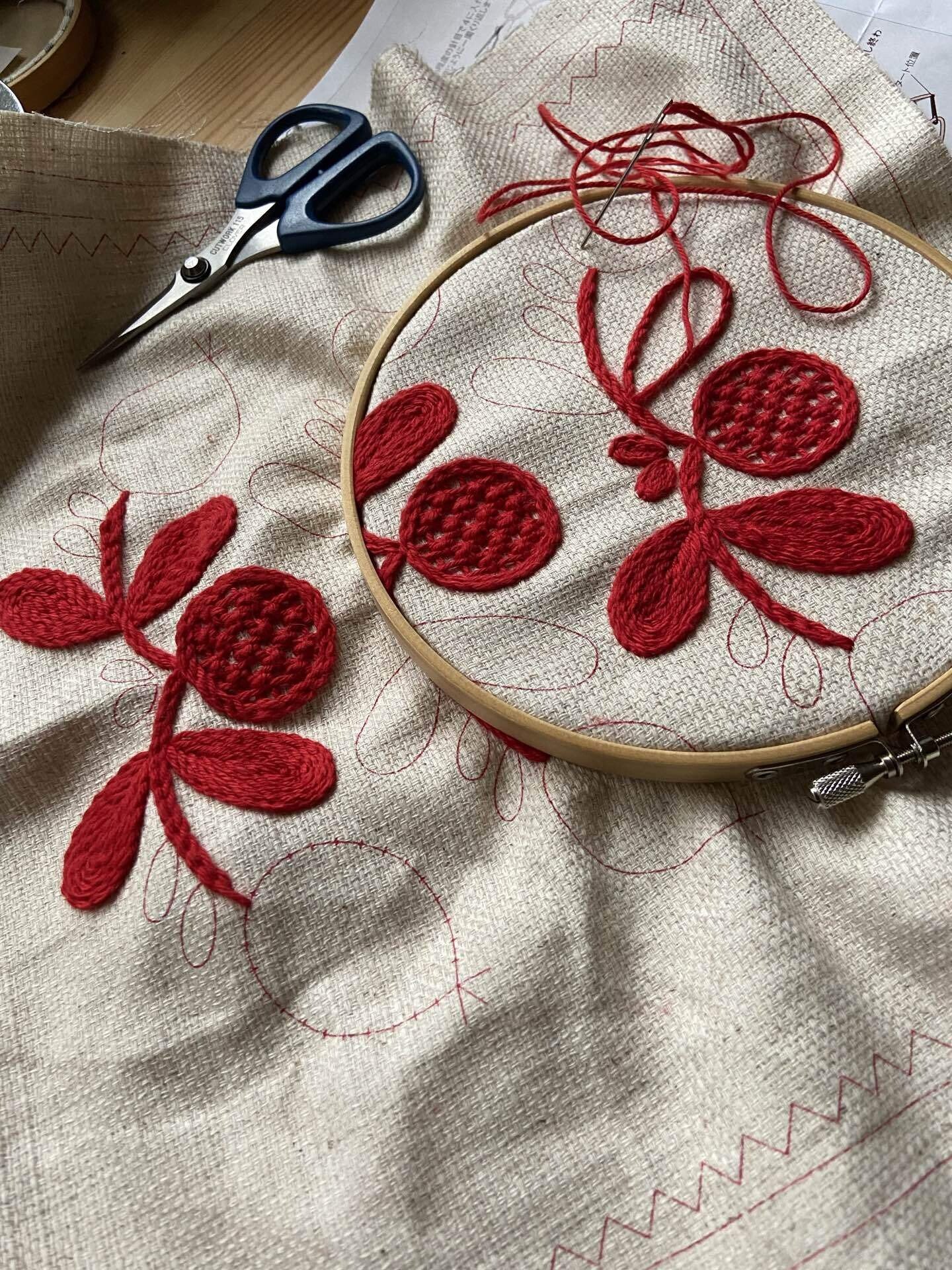 フェリシモの刺繍キット - トランシルヴァニア｜つくるひと あなぐま｜note