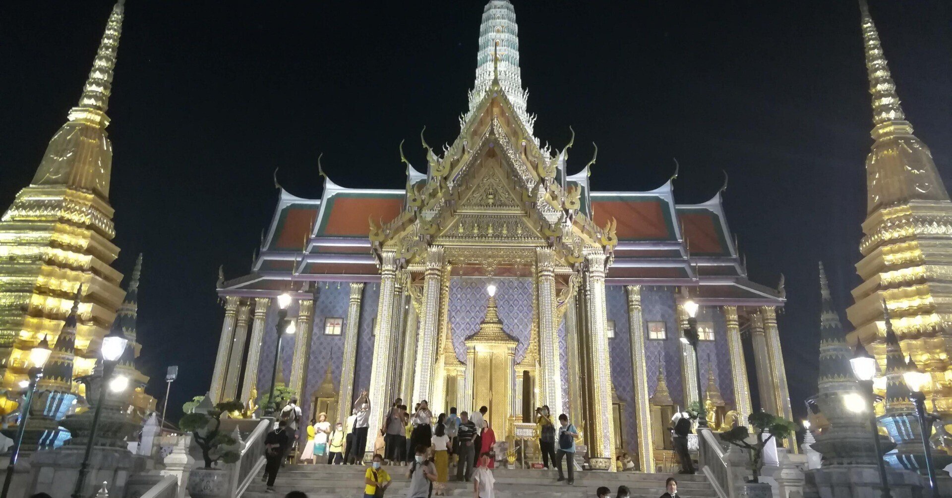 東南アジアの風景 187 タイ バンコク エメラルド寺院の夜間入場 Katy Note 東南アジアの風景 187 タイ バンコク エメラルド寺院の夜間入場 Katy Note