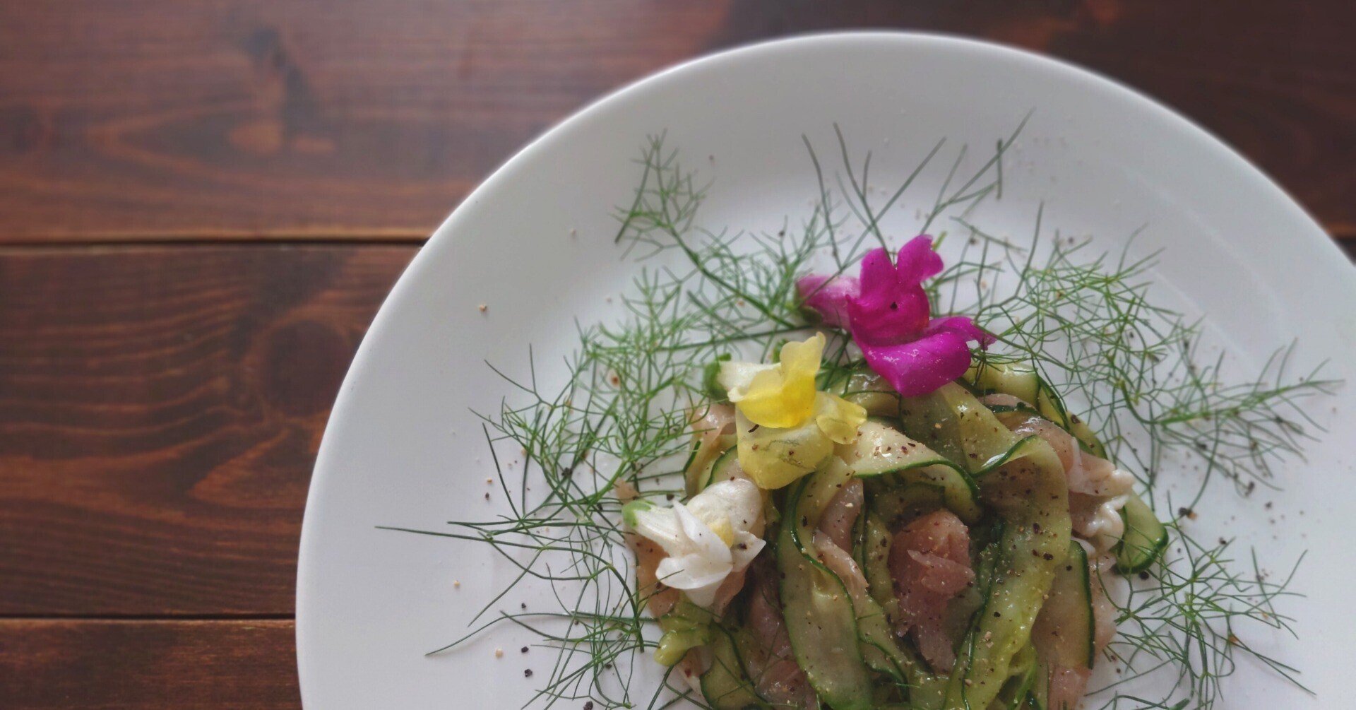 初収穫きゅうりと生ハムのマリネ 金魚みたいなお花を添えて つぐみ Note 初収穫きゅうりと生ハムのマリネ 金魚みたいなお花を添えて つぐみ Note