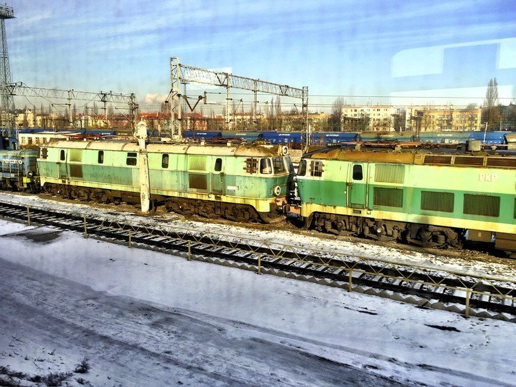 ポーランドのクラクフからヴロツワフへ向かう、鉄道の車窓からの風景。