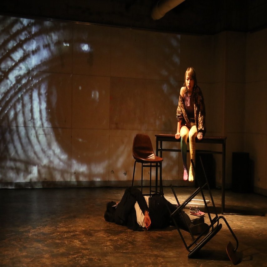 tumblr jc js エロ ナルシシズムという病に抗う ――モメラス『反復と循環に付随するぼんやりの冒険』劇評｜Hayakawa Books & Magazines（β）