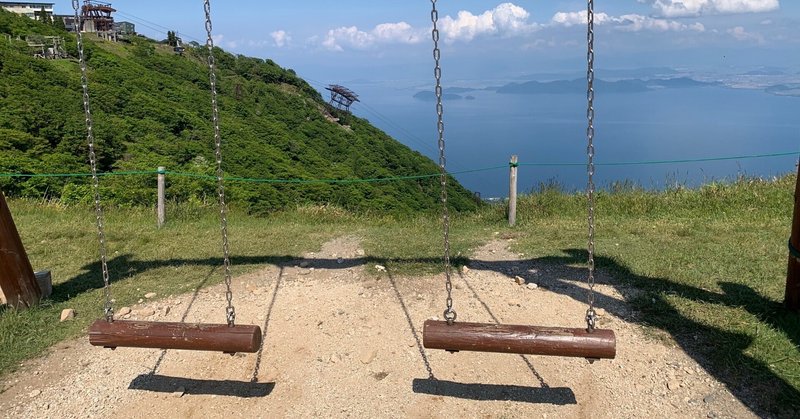 琵琶湖を見下ろしつつブランコ漕ぎ漕ぎロープウェイ🚡で山頂へ