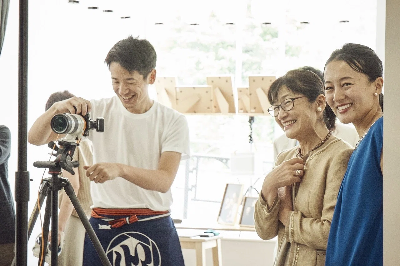 本日の鈴木心写真館：「はい、チーズ！ は言わないで」の巻｜すずきしん