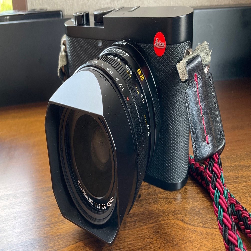 【Wisteria】Leica Q2 ブラック (追加バッテリー付き) Leica Q2のバッテリーを外出先で充電する｜綾悠宇（MehrLicht!）