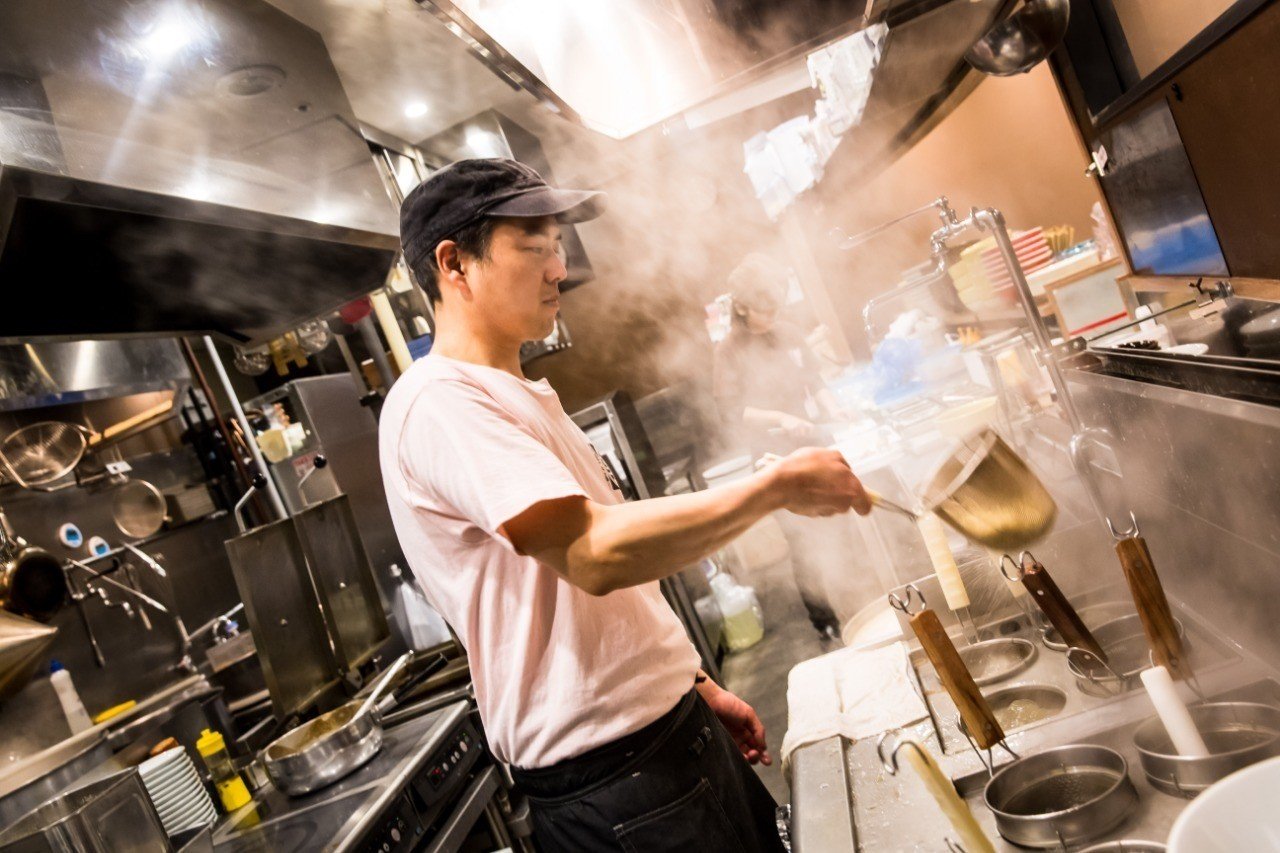 湯切りは平ザル それともテボ ラーメン店 ソラノイロ創業者 宮崎千尋 Note 湯切りは平ザル それともテボ ラーメン店 ソラノイロ創業者 宮崎千尋 Note