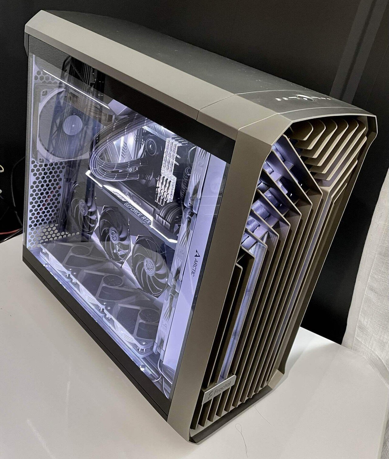 自作PC】Fractal Design Torrent 【メインPC】｜GreyGhostCCC じーま