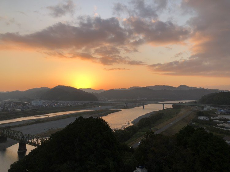 ３日目の朝日、日本一透明な仁淀川に光が注ぎ込む