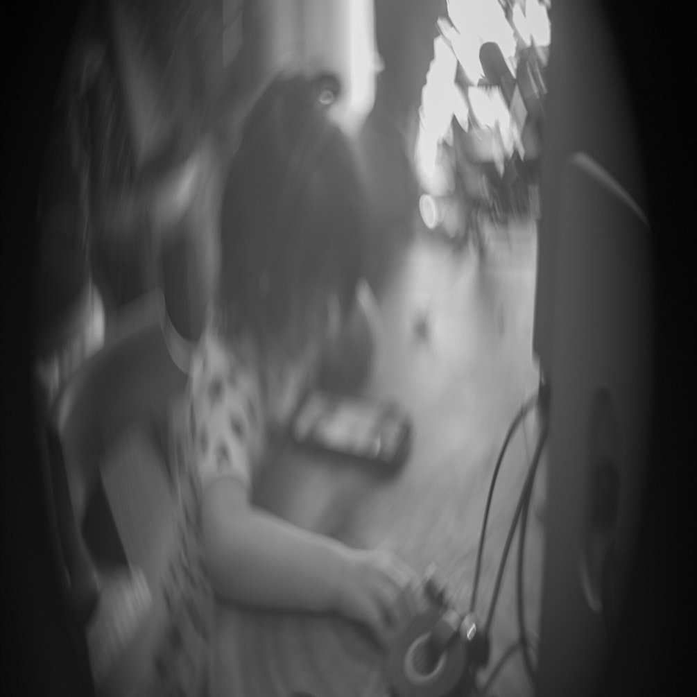 弊子供達と過ごすのは週に２時間．長いと見るか短いと見るか．年に１００時間．成人するまでに１５００時間．取締役の人々も研究メンバーもそのくらい． # 落合陽一朝コラム｜落合陽一