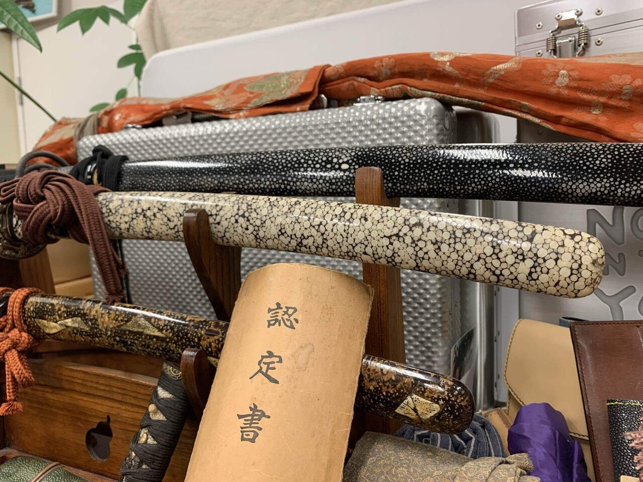 背梅花皮 セカイラギ エイ革 鞣し染色加工済み(黒) 刀剣(鮫革)
