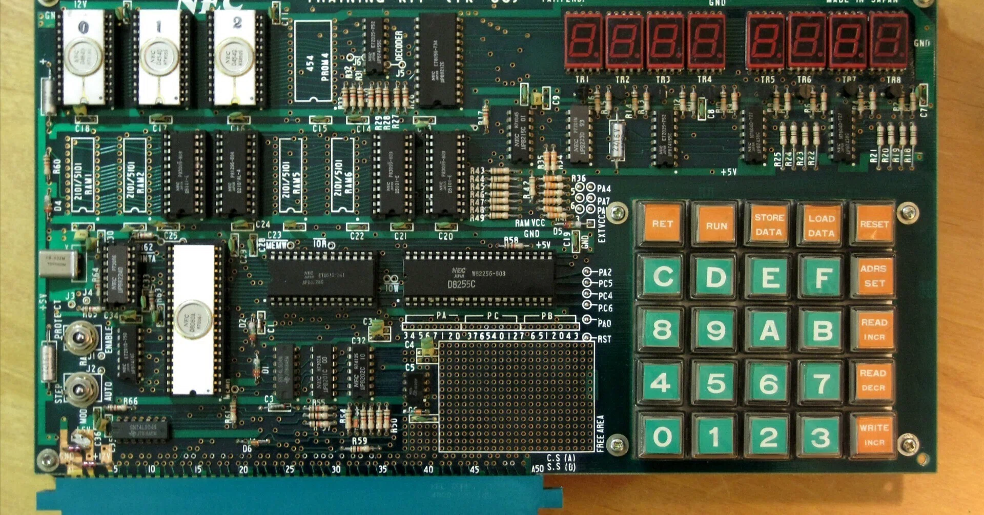 8080 - 最初の8bitCPU｜kzn