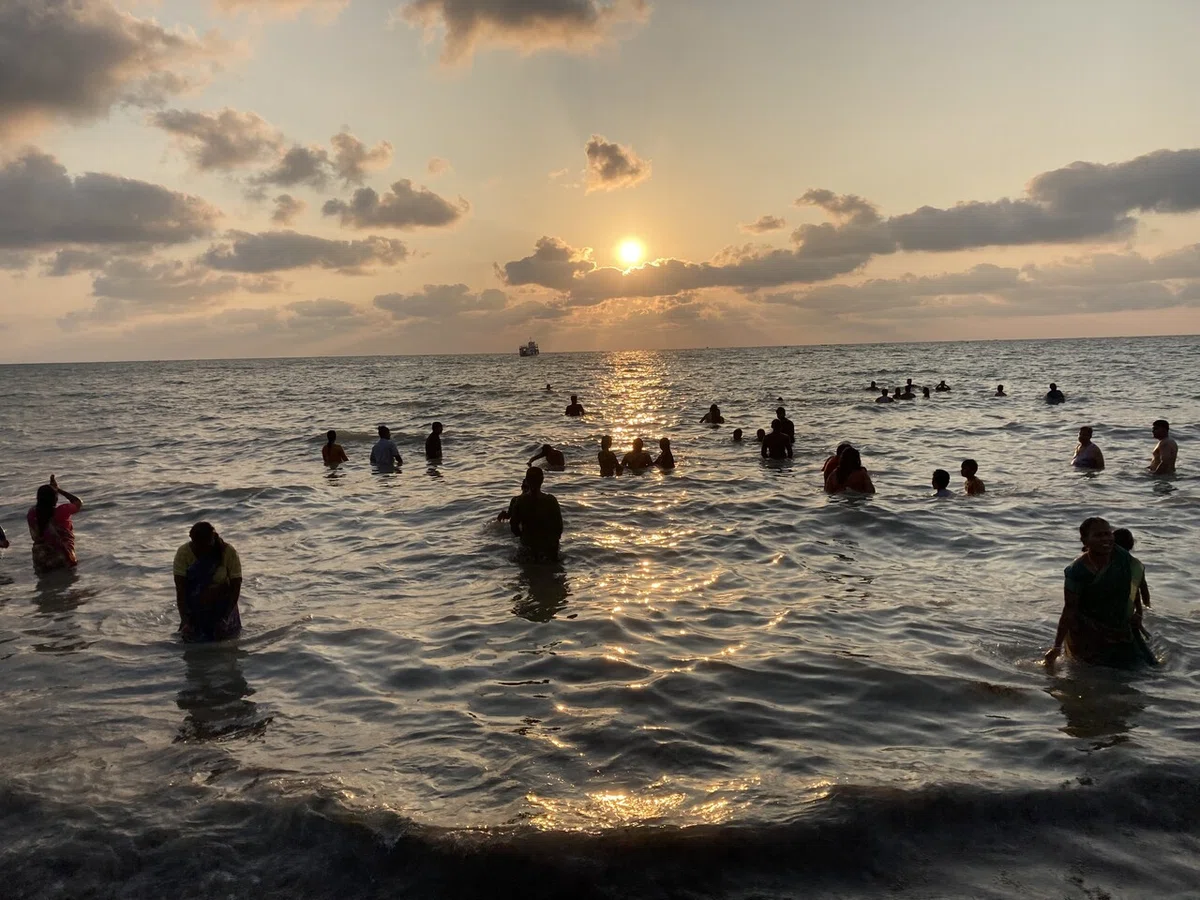２８聖地で朝日を浴びながら沐浴緑点消去