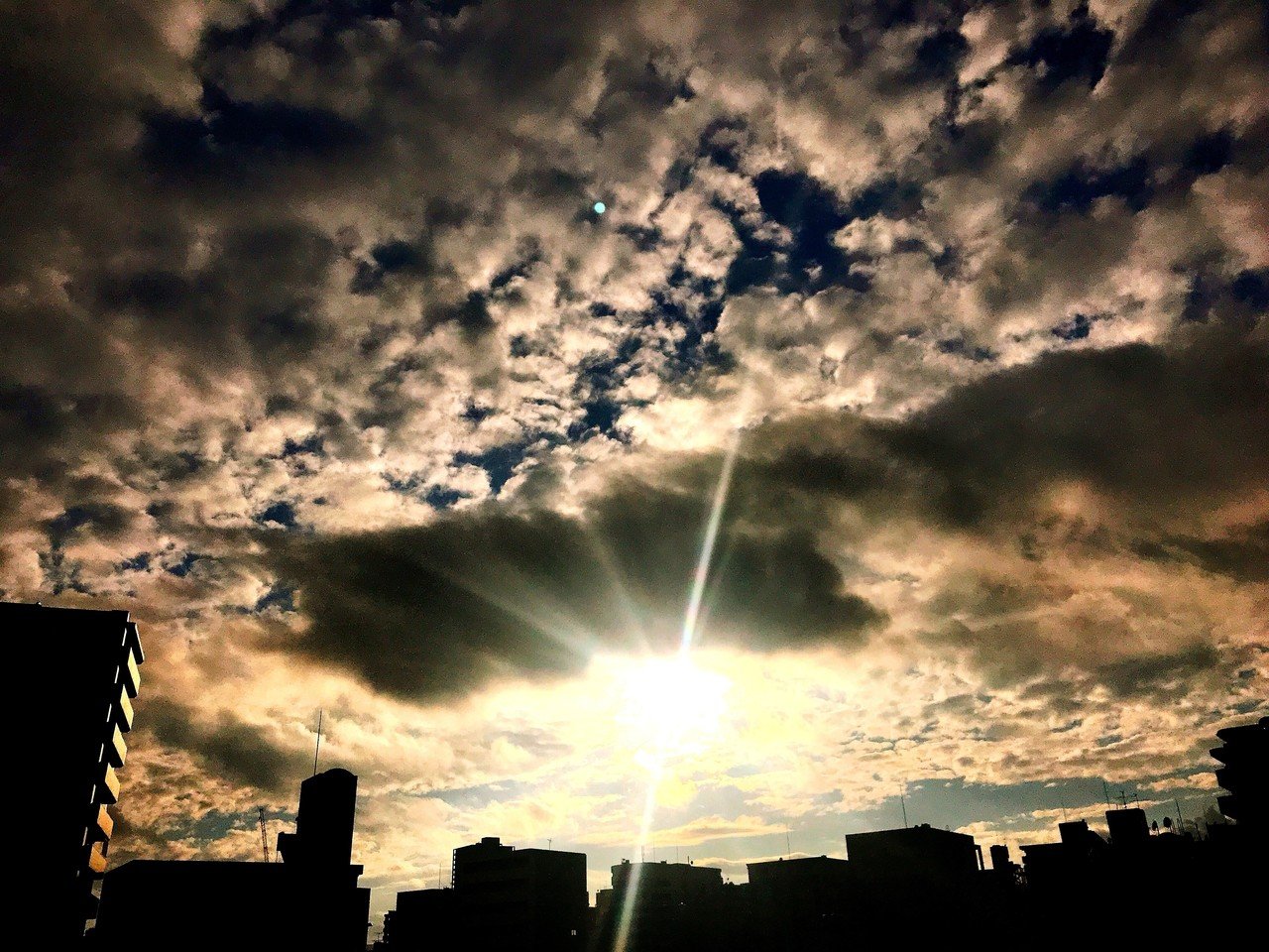 今日の雨上がりの空は幸せに満ちる Ako Note