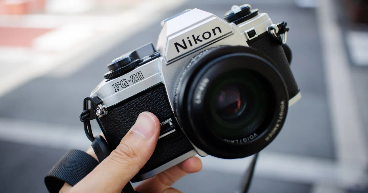 おかえり」と「いらっしゃい」 / ULTRON 40mmをNikon FG-20で試写｜よりめ