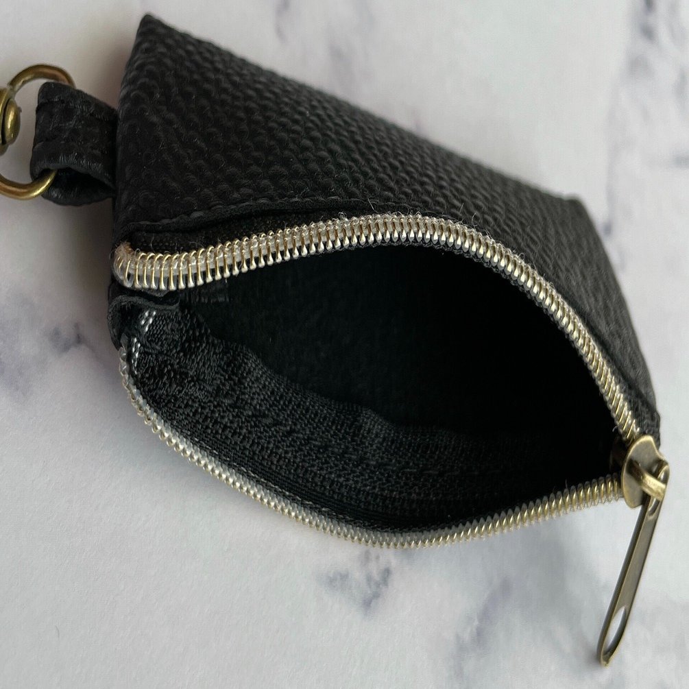 カプセルトイ用100円玉貯金コインケースを購入した話｜niiro