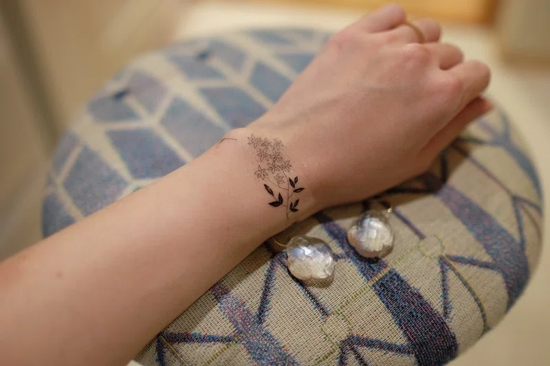 結婚式のコーディネートにタトゥーシールを加えてみた ほりひとみ Noki Note