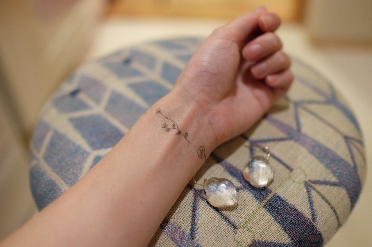 結婚式のコーディネートにタトゥーシールを加えてみた ほりひとみ Noki Note