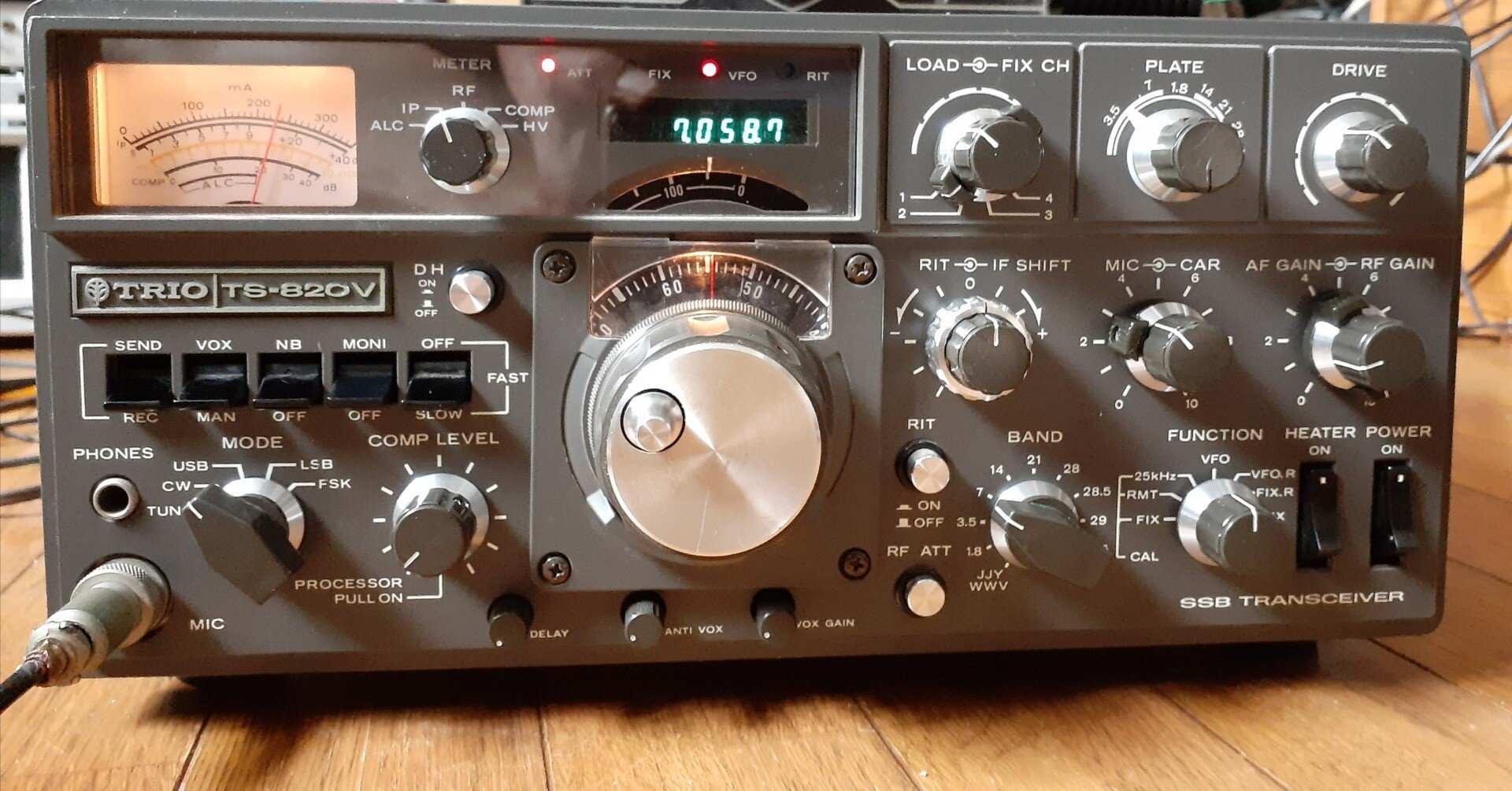 TRIO/トリオ TS-820V SSB トランシーバー 通電OK 音出しOK ジャンク