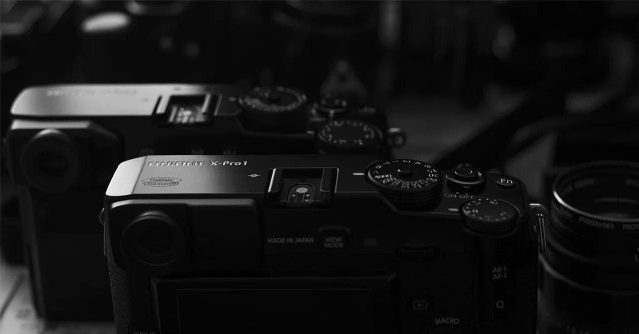 Fujifilm X-Pro1 ブラック　バッテリー2つ 写真で見る「FUJIFILM X-Pro1」 - ITmedia NEWS