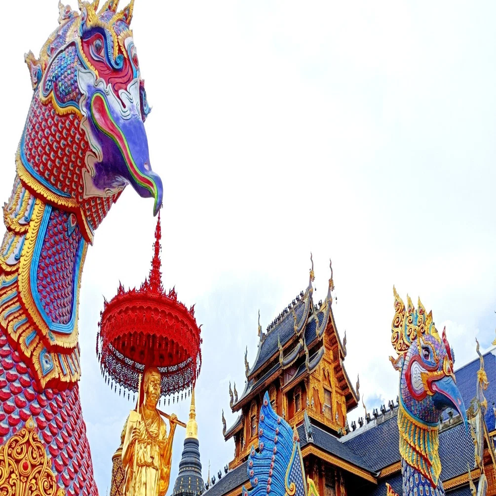 東南アジアの風景 (209) タイ｜チェンマイ郊外の新しい寺院が強烈だっ