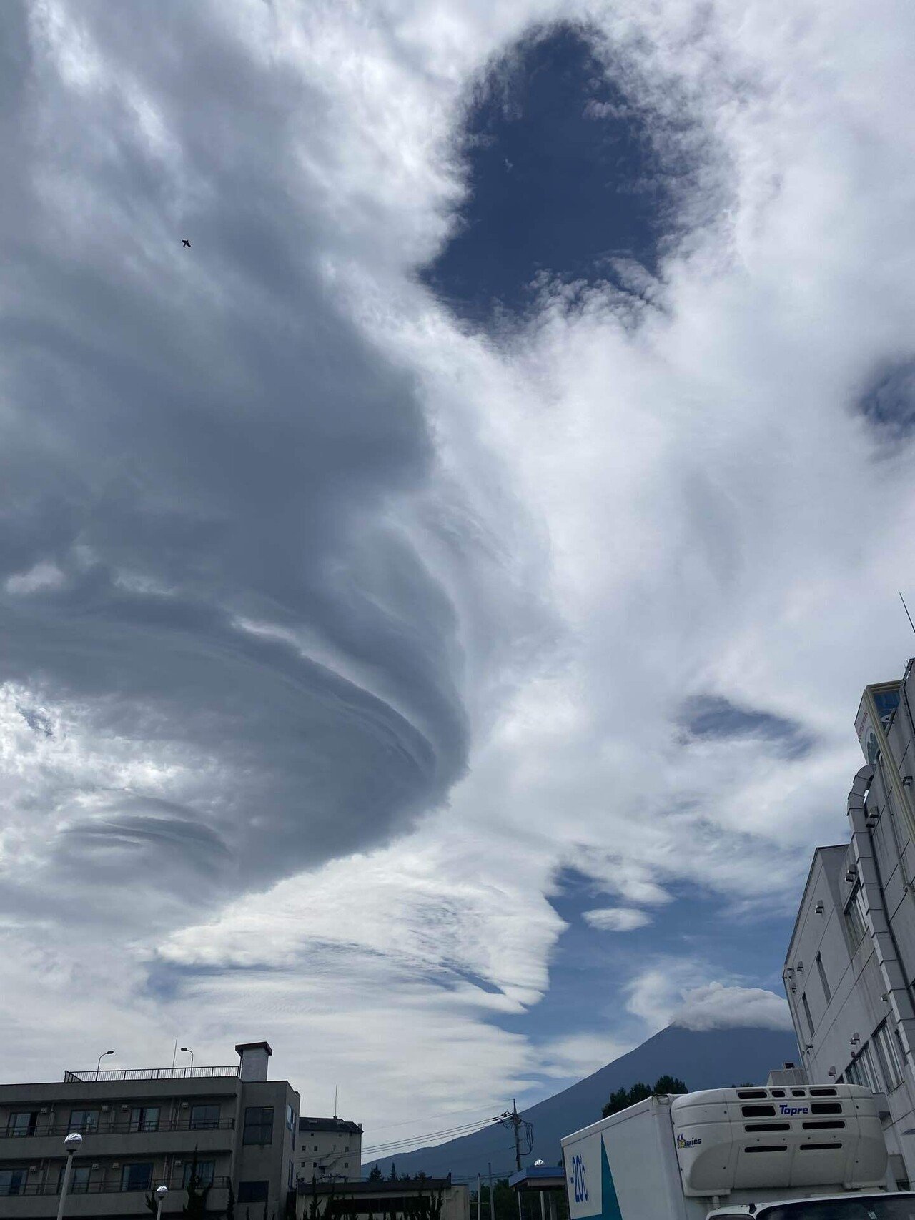 吊るし雲 Takamayukih Note 吊るし雲 Takamayukih Note