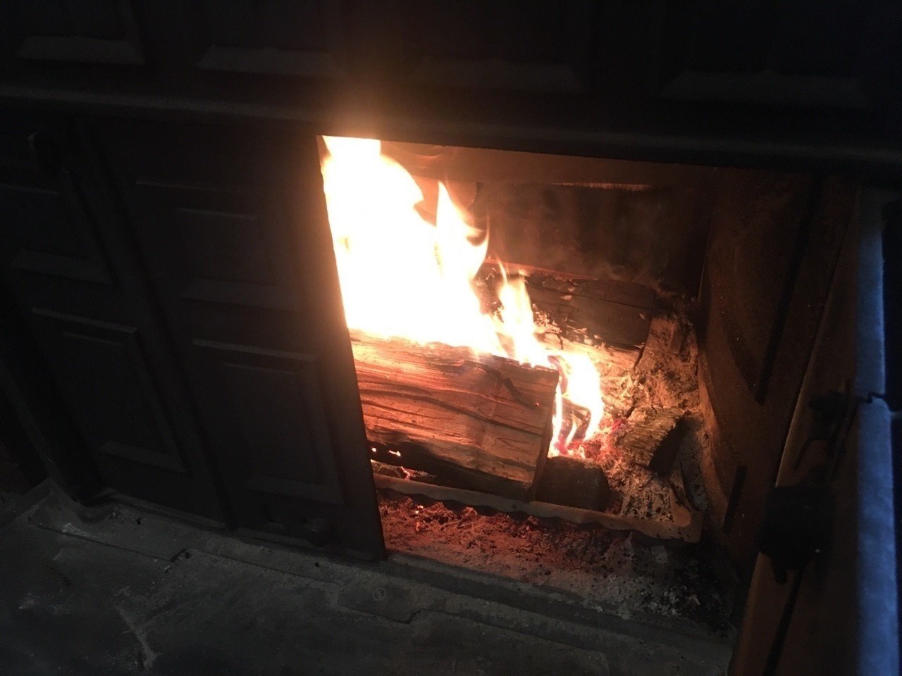 暖炉ペチカの投入口 施工例｜札幌 薪ストーブ｜サカシタペチカ｜薪ストーブ・暖炉