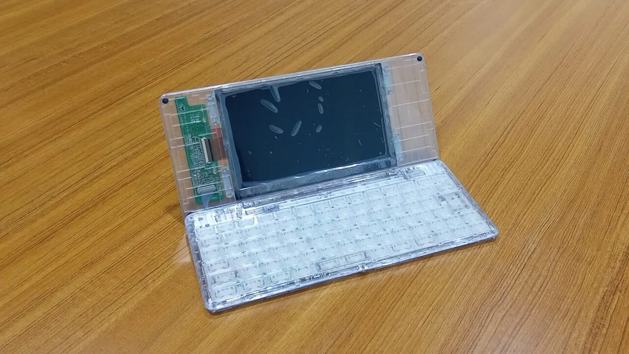 ものかきが育てた文房具。デジタルメモポメラ「DM250」インタビュー