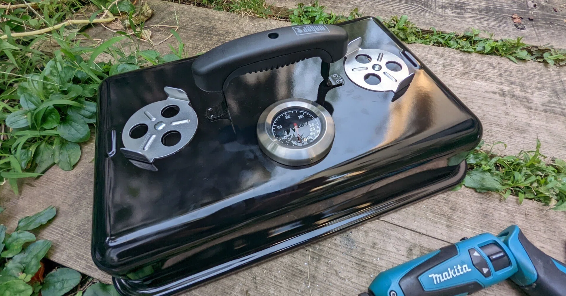 weber ゴーエニのバーベキューコンロに温度計をつけよう｜106